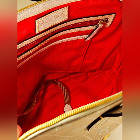 Dooney & Bourke Neutrals & Baby Pink Maxi Quilt Zip Zip Dome Satchel Crossbody - Picture 6 of 9